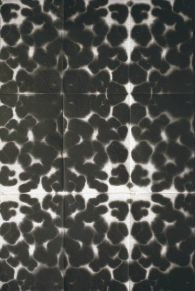 Elisabeth Plank - Symmetrie und Symmetrie #61, 1992, Tusche auf Reispapier, 96 × 63 cm