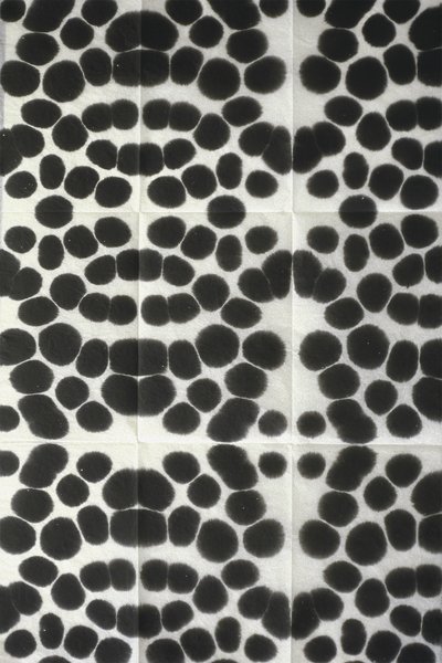 Elisabeth Plank - Symmetrie und Symmetrie #65, 1992, Tusche auf Reispapier, 96 × 63 cm