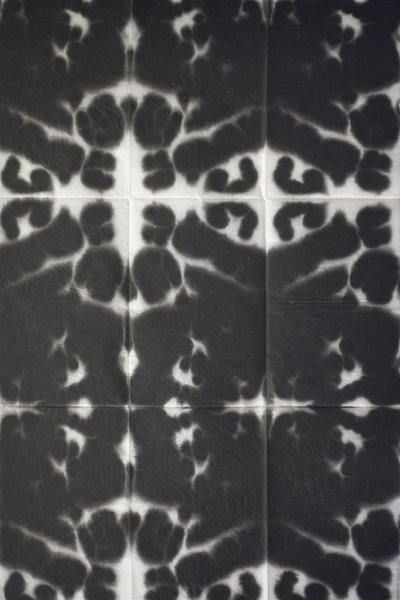 Elisabeth Plank - Symmetrie und Symmetrie #67, 1992, Tusche auf Reispapier, 96 × 63 cm